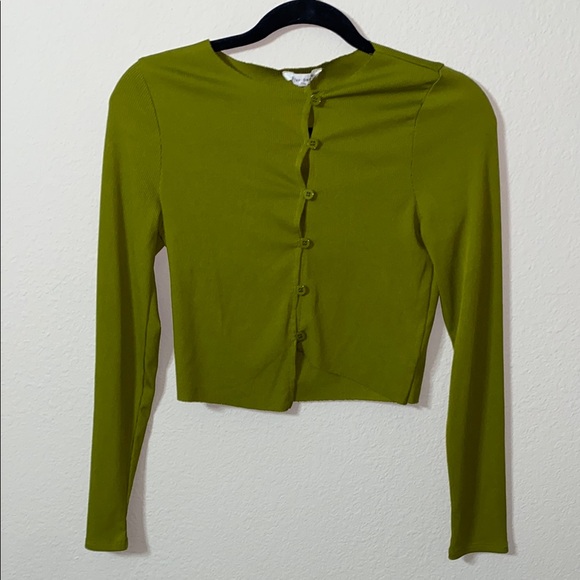 Tops - 🌵Olive Green Button-Up Women's Top with high-low like front!